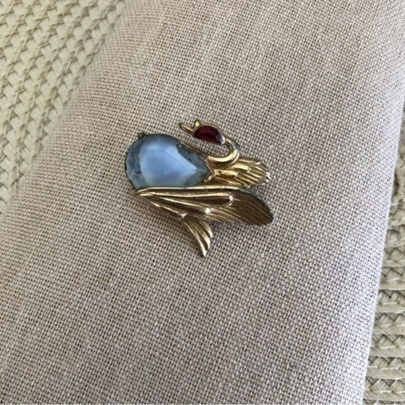 Vintage Signed Holly Craft Swan Brooch - Picture 1 of 4